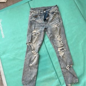 American Eagle, Sz 6, light washed extremely distressed